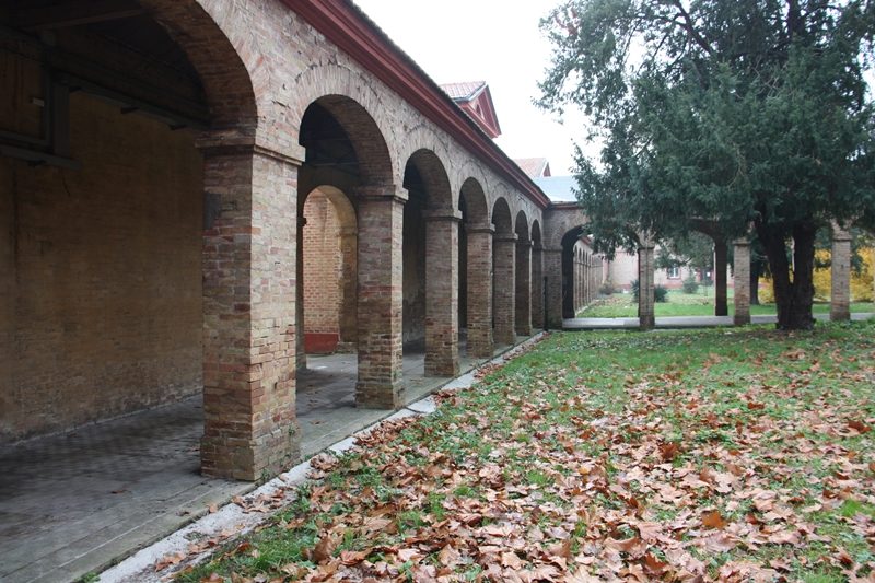 Ex neuropsychiatric hospital, internal garden 3.JPG